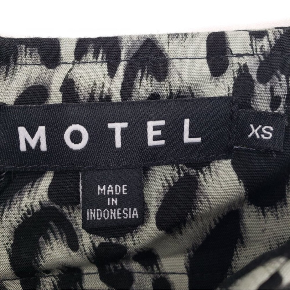 Motel Leopard Print Sheny Mini Skirt XS Off Center Slit Animal Gray Black - Picture 10 of 15